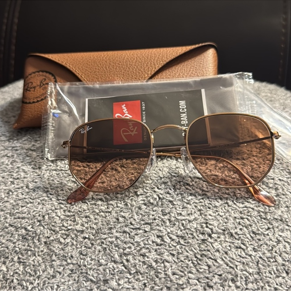 Ray-Ban Brown Gradient Sunglasses with Black Case (not brown)
